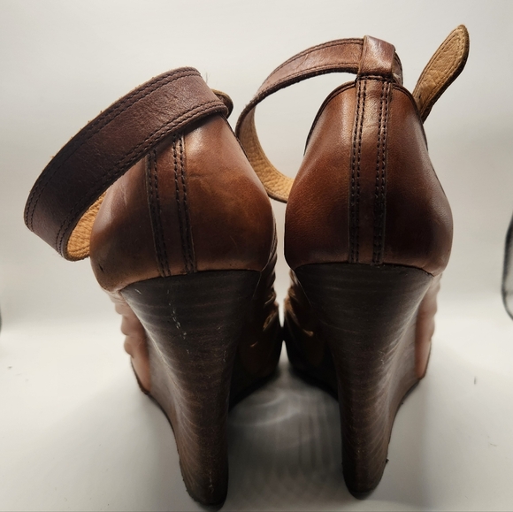 Frye Gwen Ankle Strap Leather Wedge Sandal Cognac Brown 9.5 Boho Hippie Prairie - Picture 12 of 14